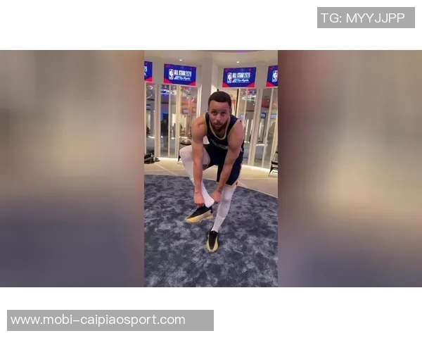 库里谈第三次穿女款签名鞋的感受与赛季鞋款选择的变化